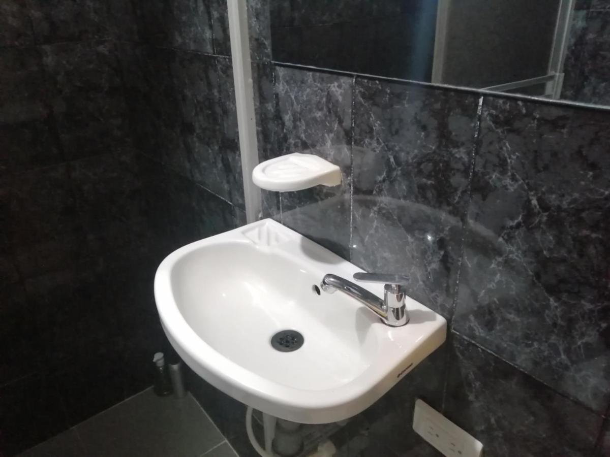 Habitacion Privada Cerca Al Aeropuerto Y Terminal بوغوتا المظهر الخارجي الصورة